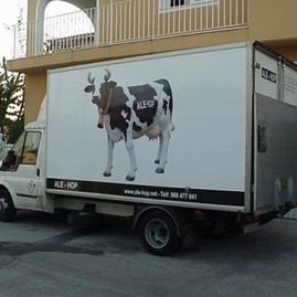 Riera Rotulistas camión con estampado de vaca