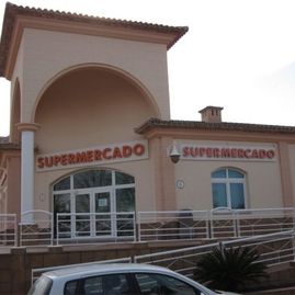 Riera Rotulistas fachada de supermercado