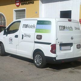 Riera Rotulistas camioneta con logos